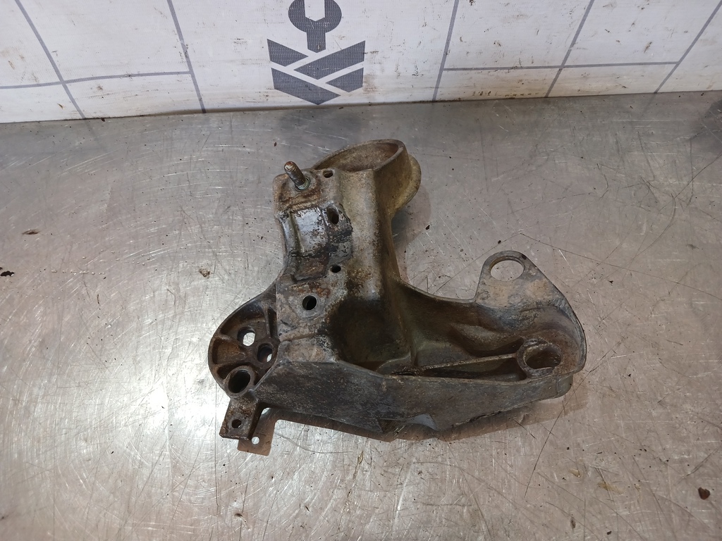 VW Passat B5 96-00 для Кронштейн опоры двигателя