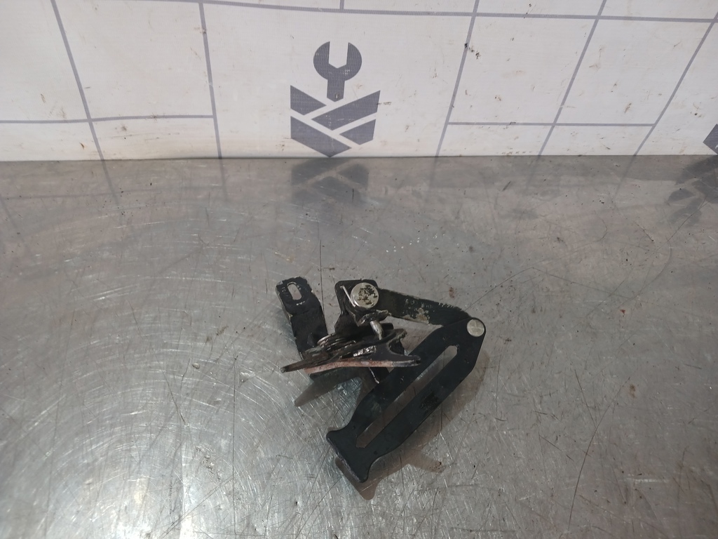 Audi A6 (C4) 1994-1997 для Замок капота