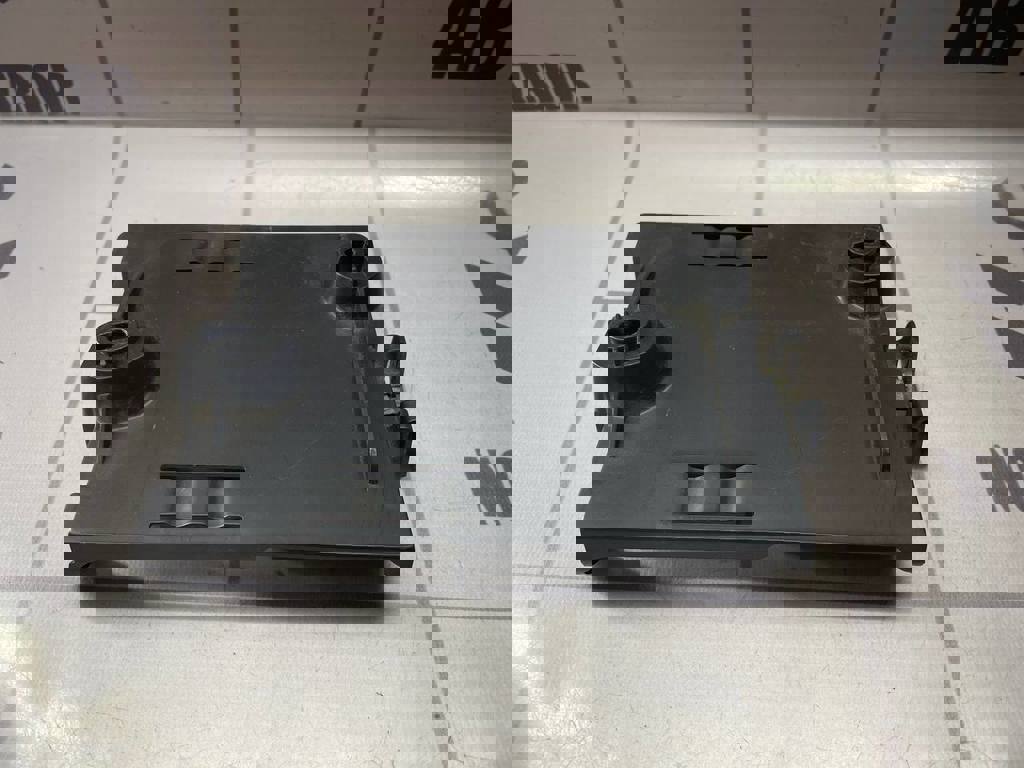 Renault Logan 2 14-18 для Кронштейн (сопут. товар)