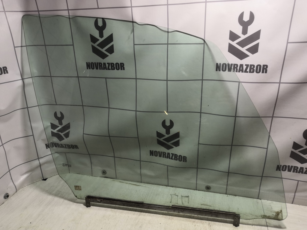 Suzuki SX4 2006-2013 для Стекло двери передней правой