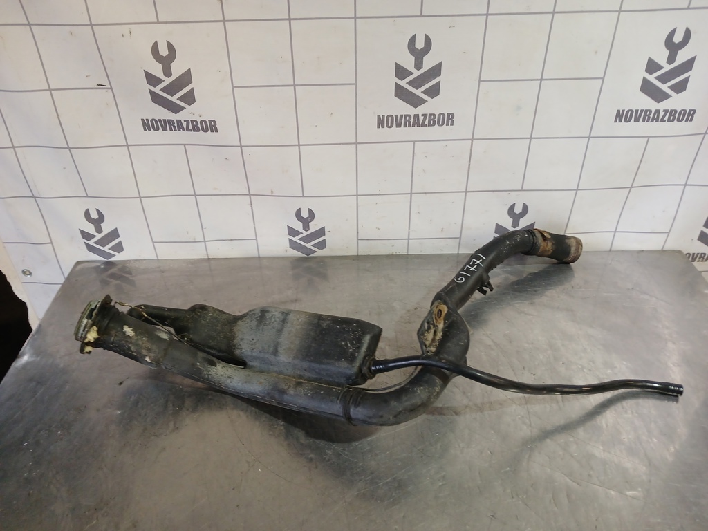 Renault Clio 2 Symbol 1998-2008 для Горловина топливного бака