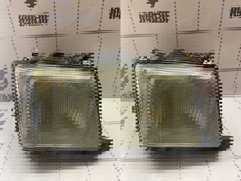 Audi 80  90  B3  86-91 для Фара правая