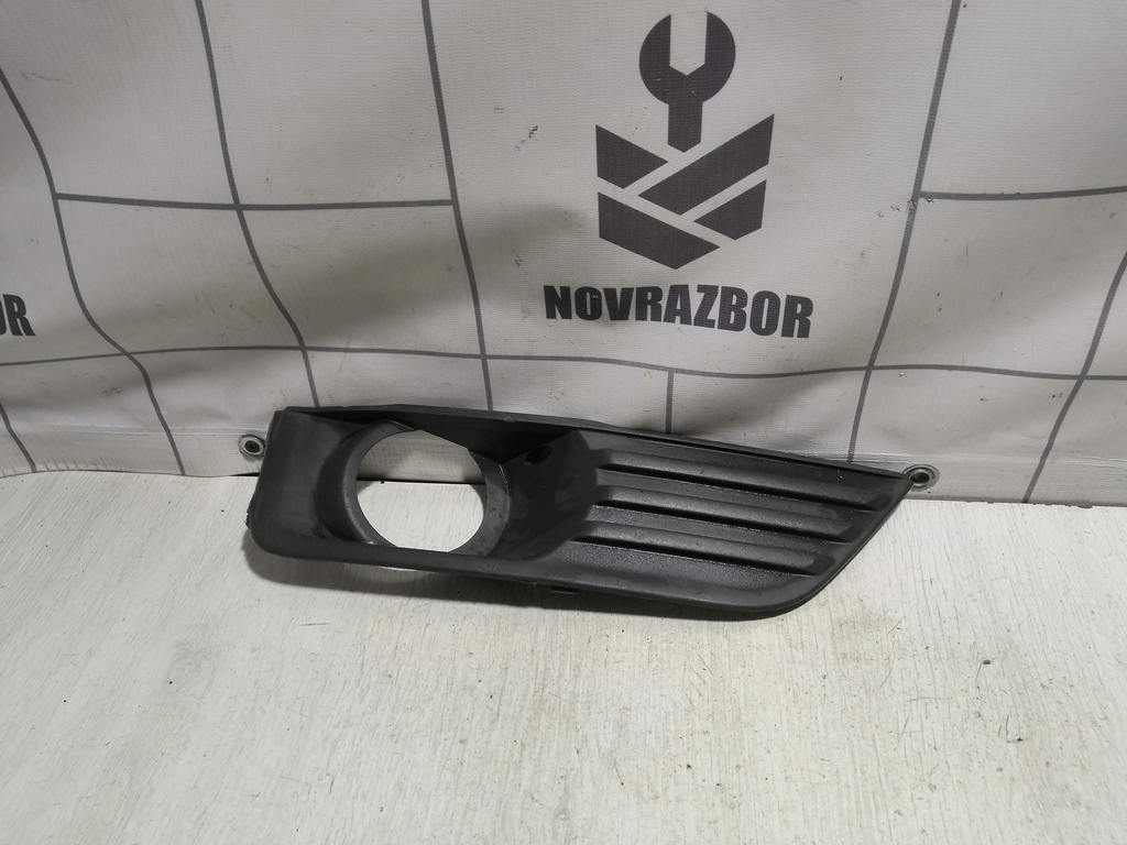 Ford Focus 2 05-08 для Решетка в бампер правая