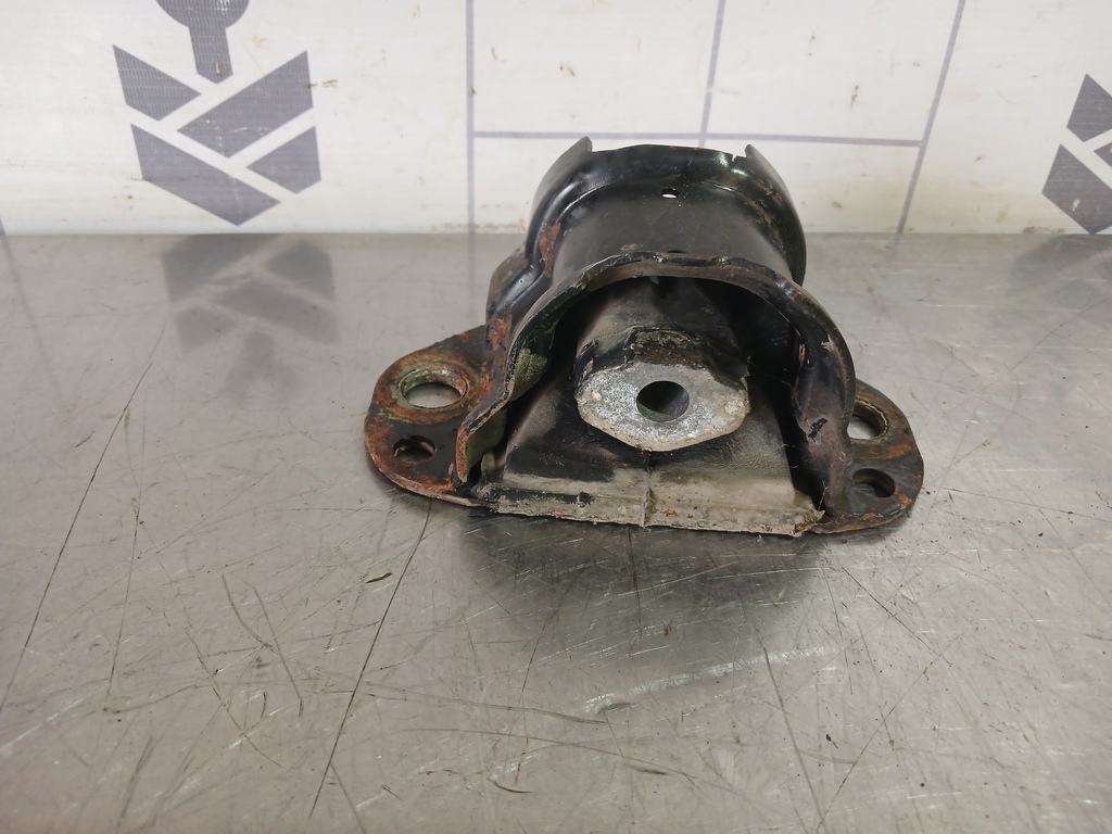 Renault Clio 2 Symbol 1998-2008 для Опора двигателя