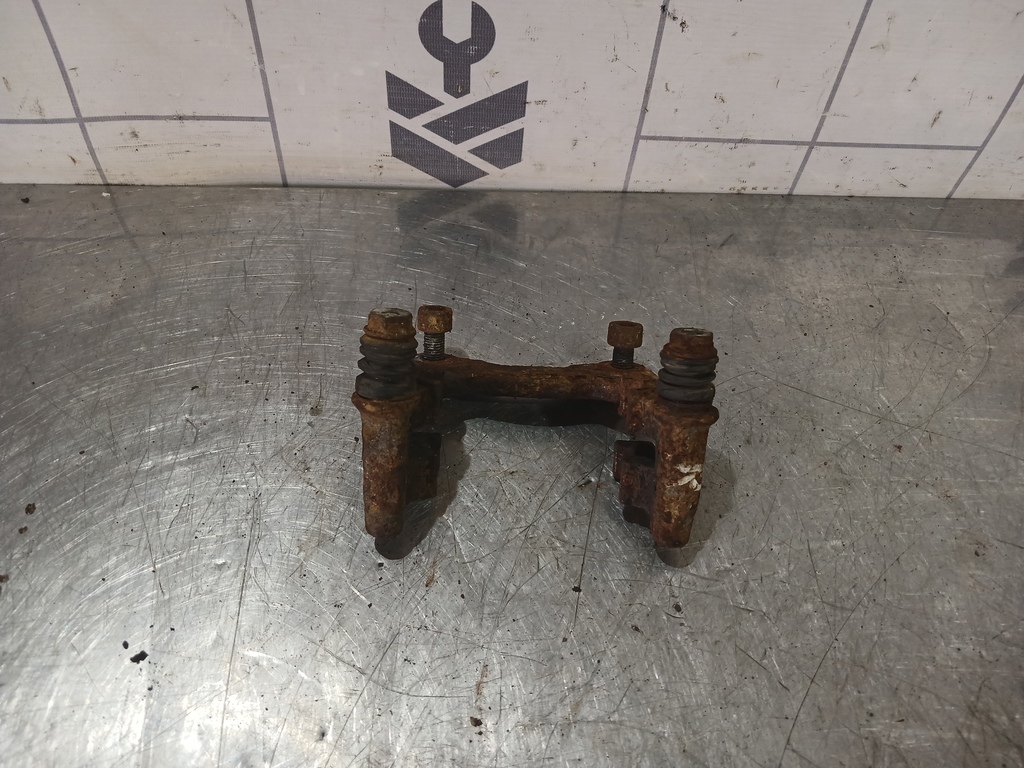 Audi A6 (C4) 1994-1997 для Скоба суппорта заднего