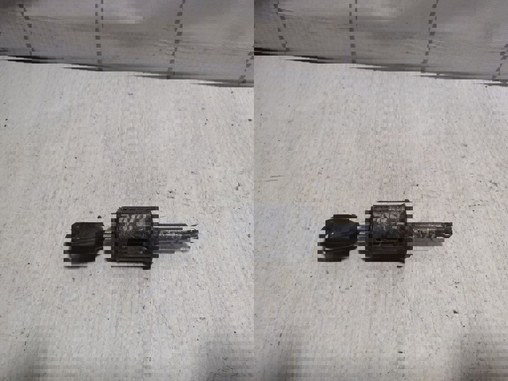 Ford Focus 1 1998-2004 для Вставка замка двери