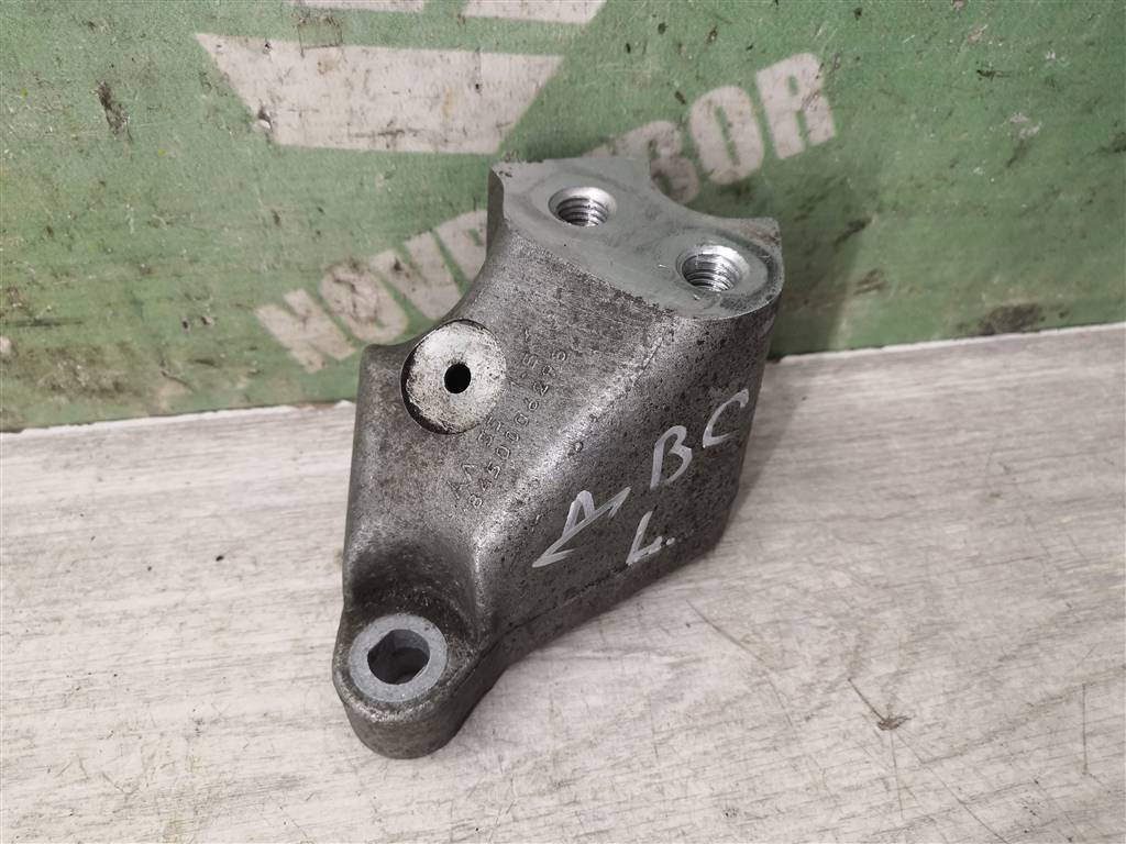 LADA VESTA 15-19 для Кронштейн опоры двигателя