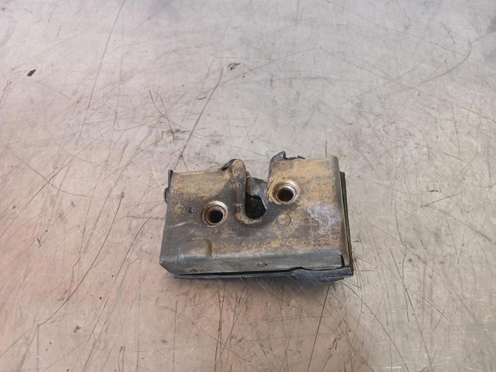 Audi 80  90  B3  86-91 для Замок двери задней правой