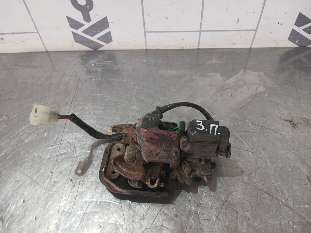 Mazda 626 (GE) 1992-1997 для Замок двери задней правой