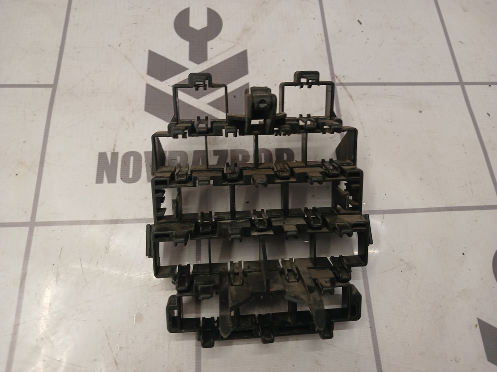 VW Passat B5 96-00 для Кронштейн (сопут. товар)