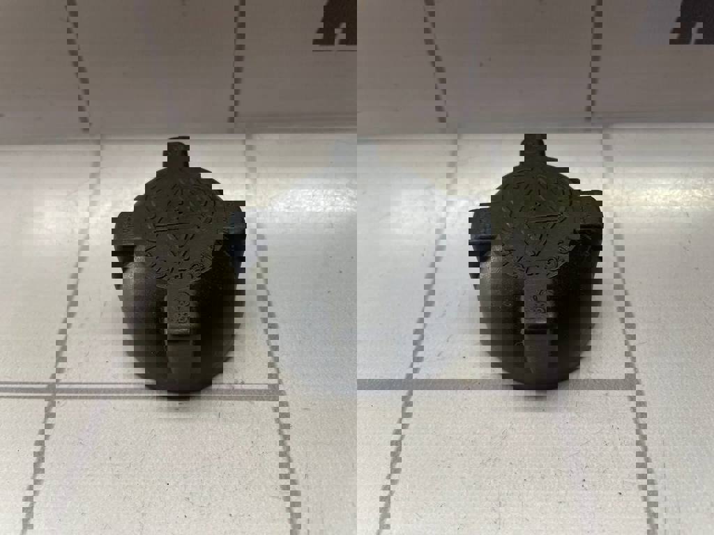 Audi 80  90  B3  86-91 для Крышка расширительного бачка