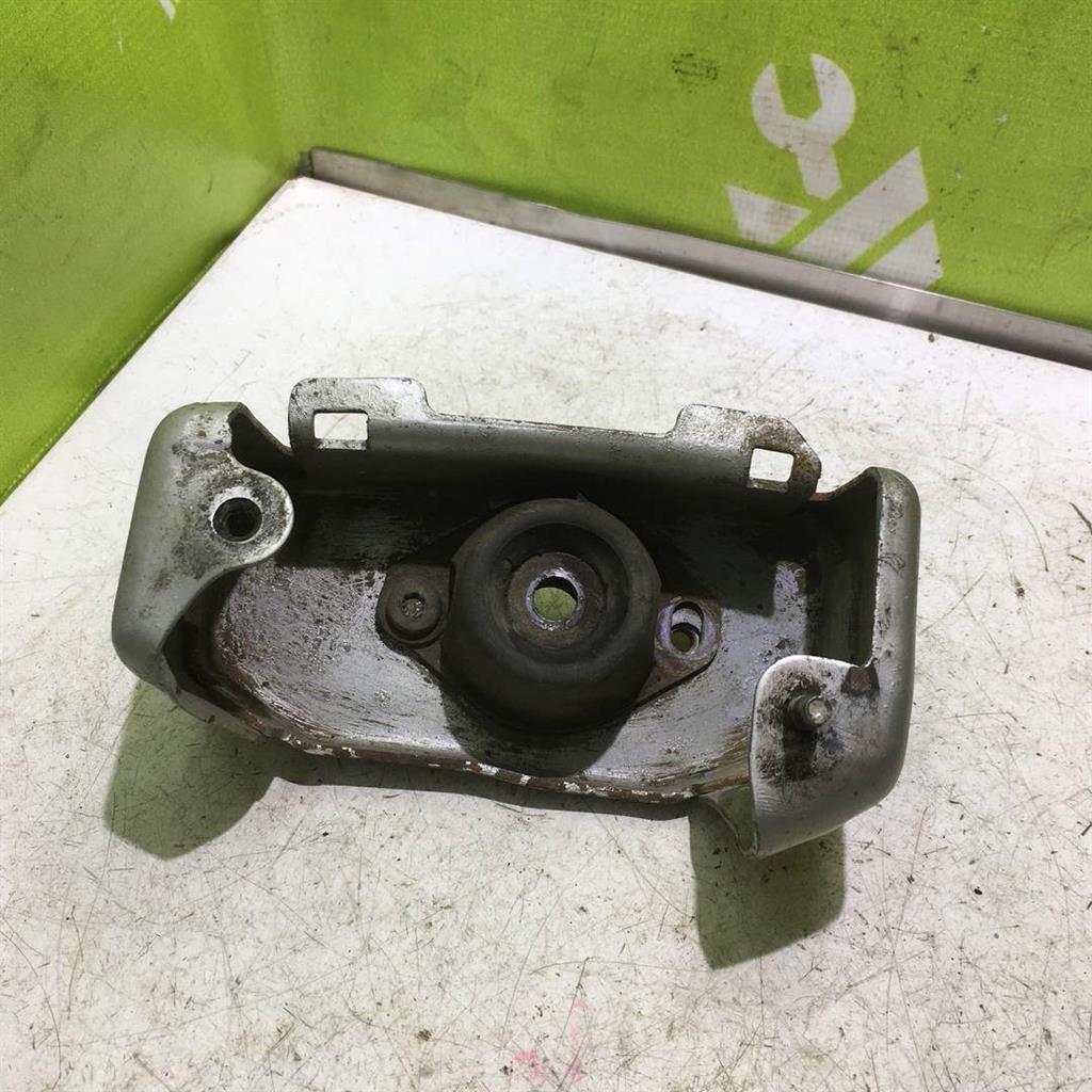 Peugeot 206 98-12 для Кронштейн КПП левый