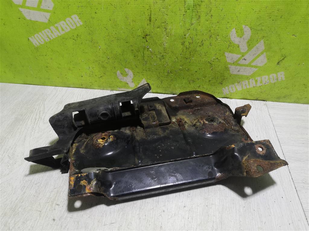 VW Golf 3 Vento 91-97 для Крепление АКБ (корпус/подставка)