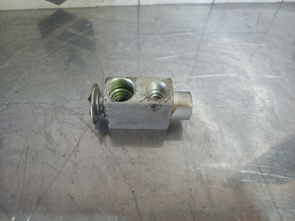 VW Passat  B3  1988-1993 для Клапан кондиционера