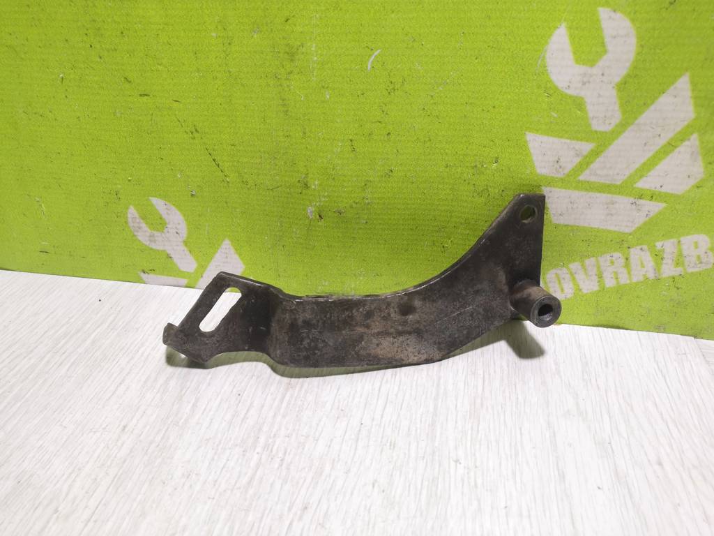 VW Passat  B3  1988-1993 для Кронштейн гидроусилителя