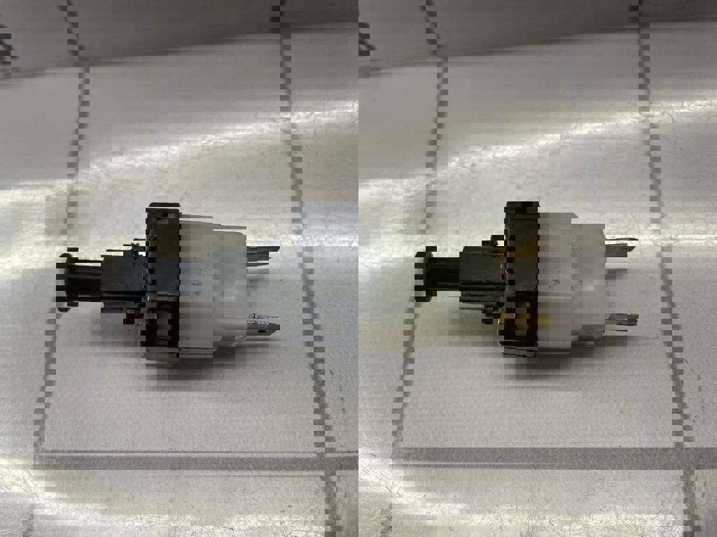 Chevrolet Aveo T200 03-08 для Датчик включения стопсигнала