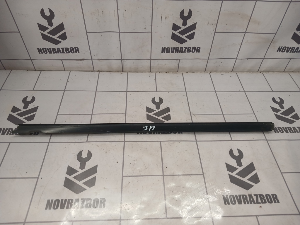 VW Passat  B3  1988-1993 для Накладка стекла заднего правого