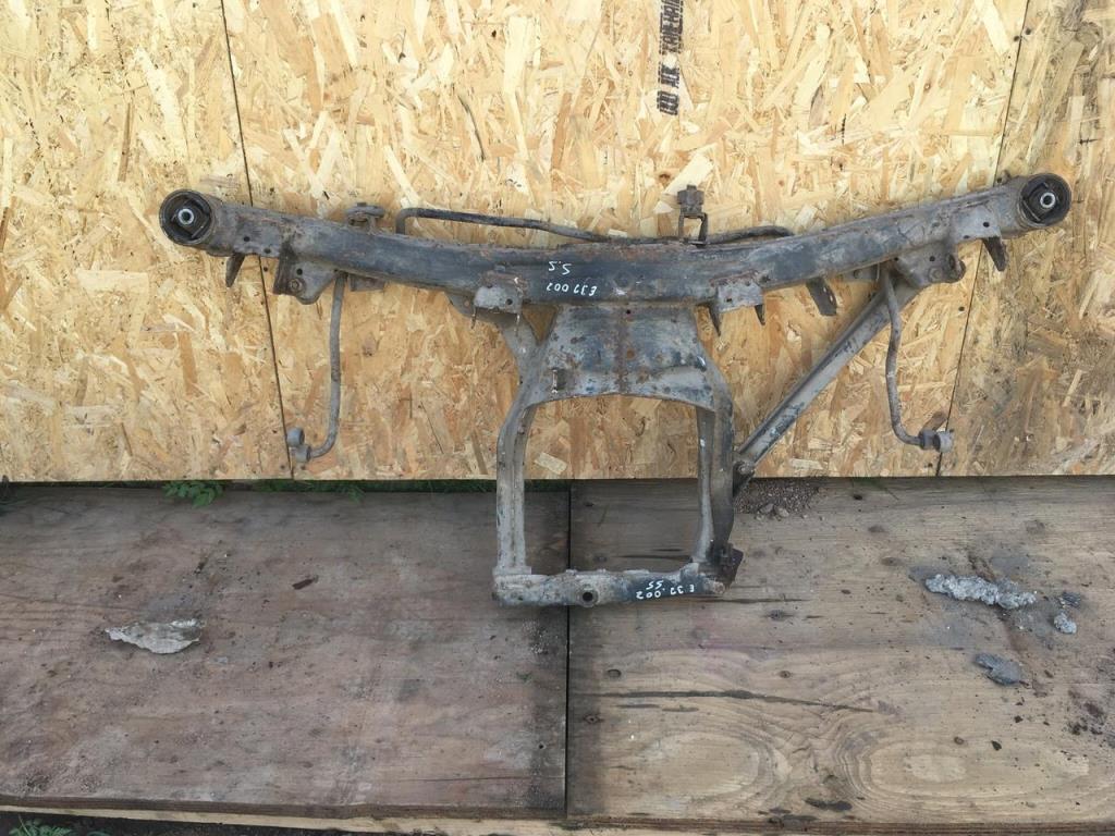 BMW 7-серия E32 1986-1994 для Балка задняя