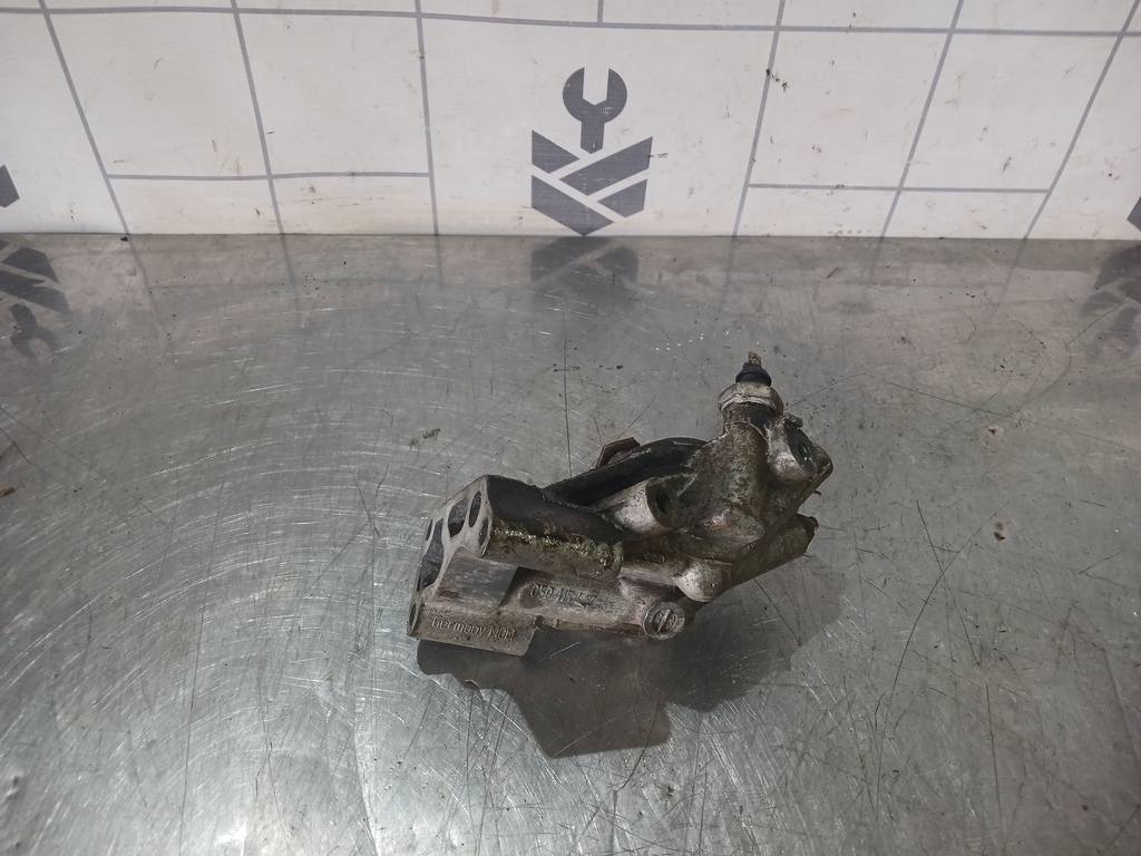 Audi A6 (C4) 1994-1997 для Кронштейн масляного фильтра