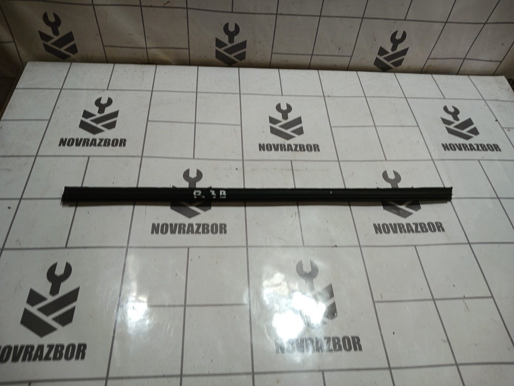 LADA VESTA 15-19 для Уплотнитель стекла двери