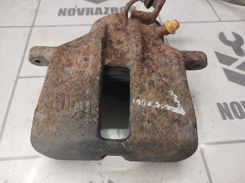 VW Passat  B3  1988-1993 для Суппорт передний левый