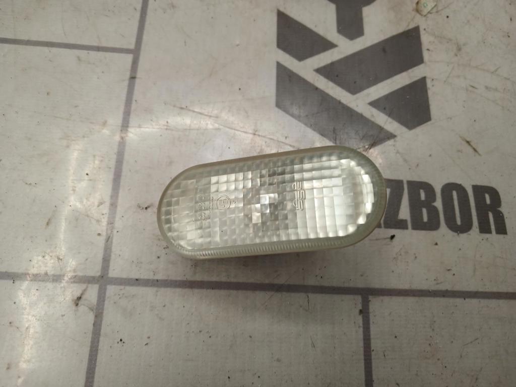 VW Passat B5 96-00 для Повторитель на крыло белый