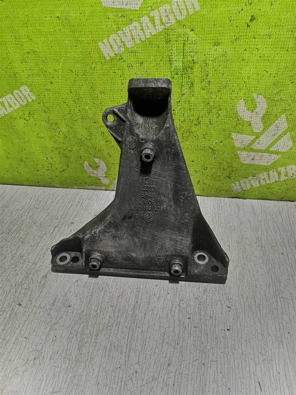 VW Passat B5 96-00 для Кронштейн двигателя правый