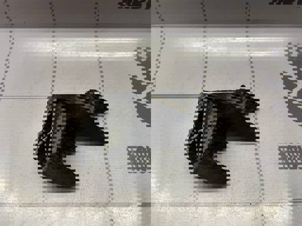 Renault Logan 2 14-18 для Кронштейн (сопут. товар)