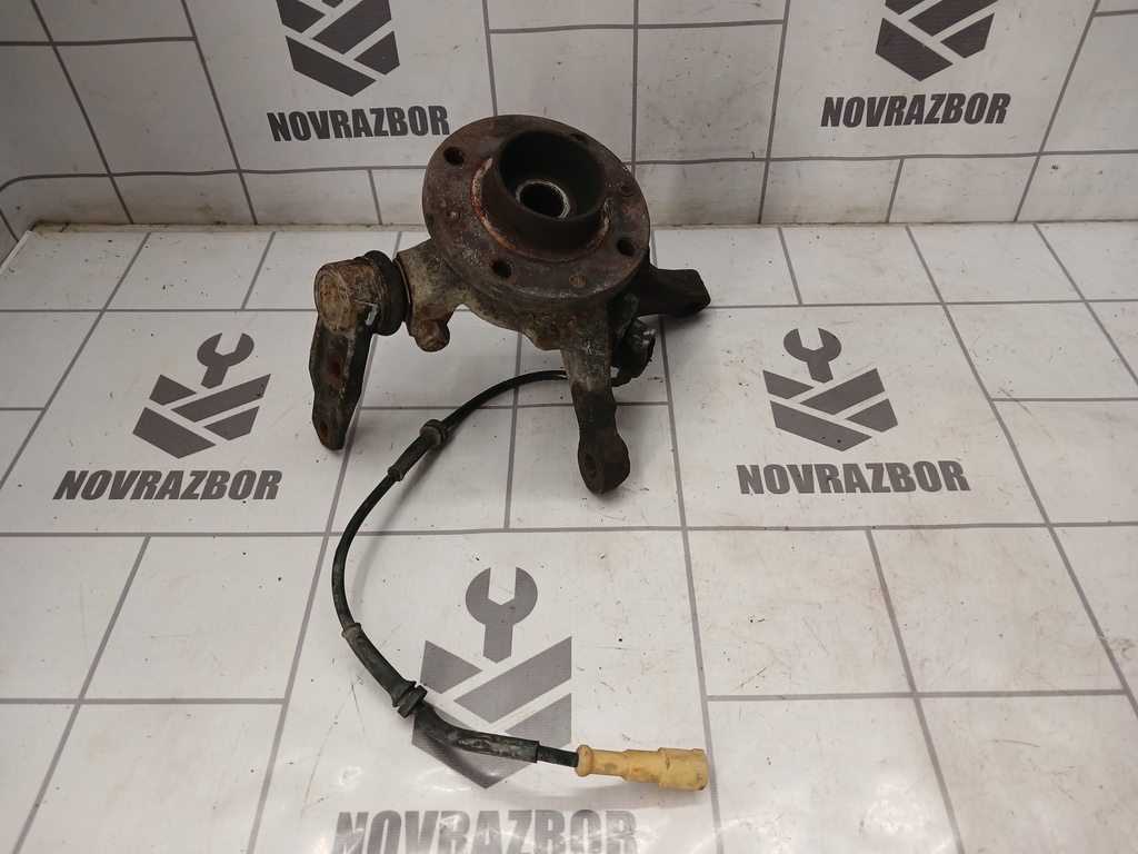 Renault Clio 2 Symbol 1998-2008 для Кулак поворотный передний левый