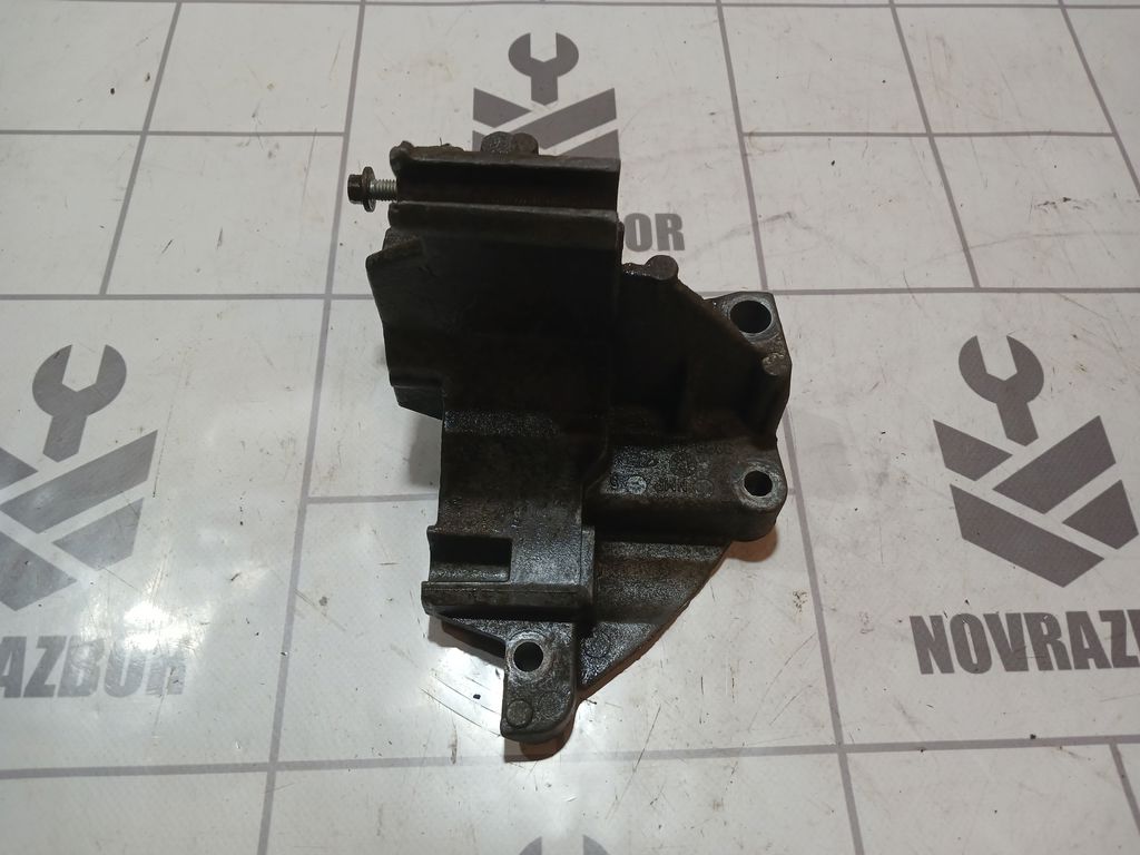 Ford Focus 1 1998-2004 для Кронштейн генератора