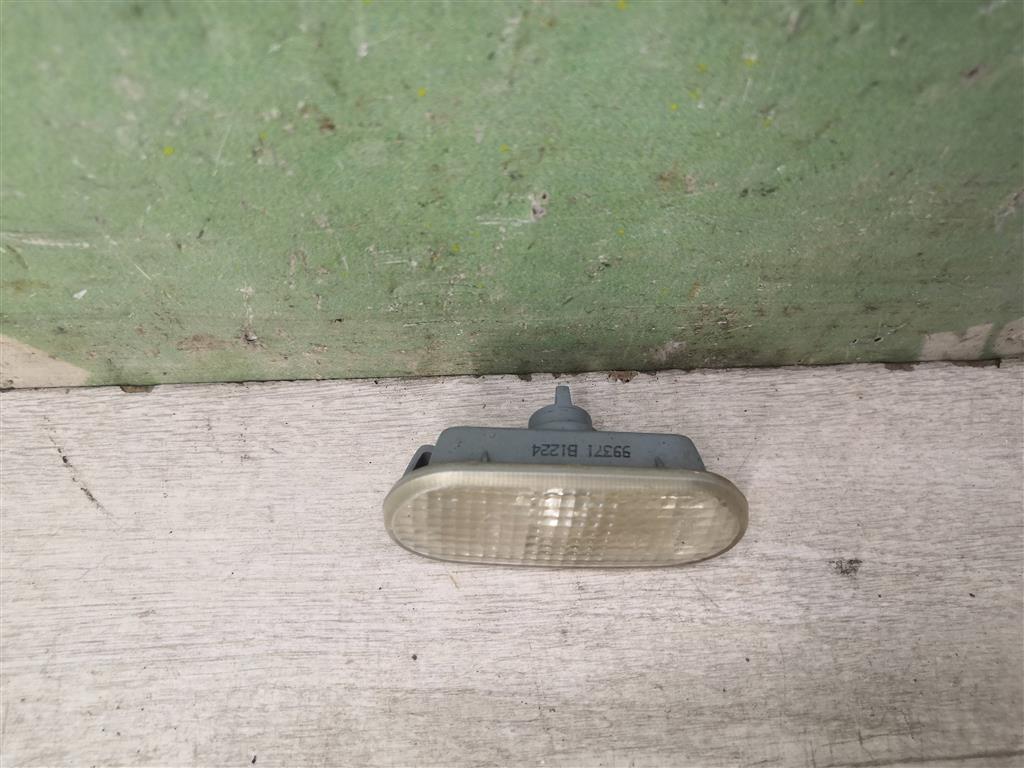 VW Polo Classic 95-02 для Повторитель на крыло белый