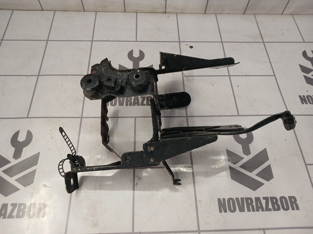 VW Passat B5 96-00 для Кронштейн (сопут. товар)