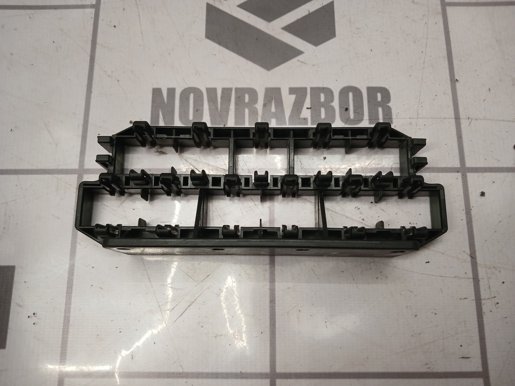 Audi A6 (C4) 1994-1997 для Кронштейн (сопут. товар)