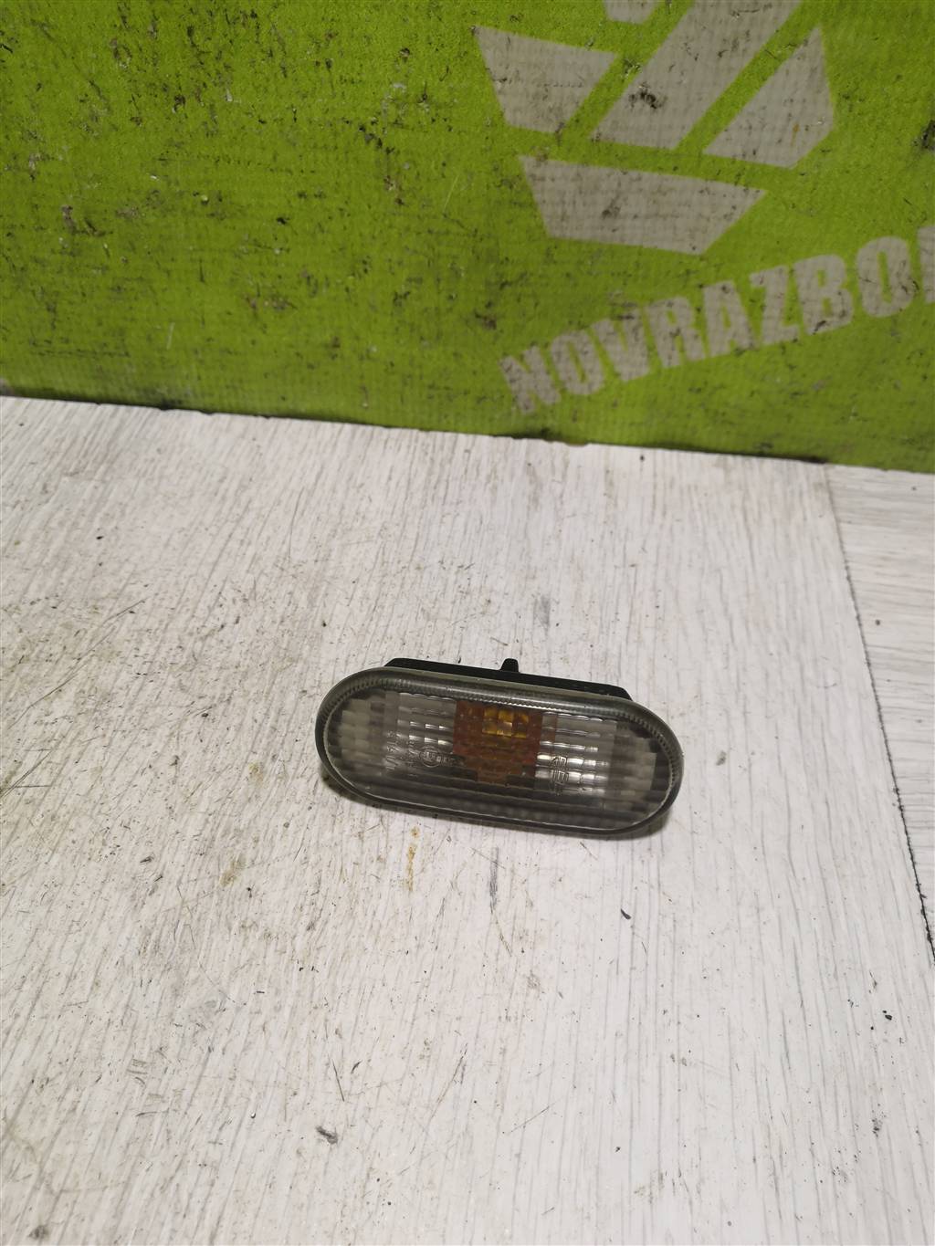 VW Passat B5 96-00 для Повторитель на крыло белый