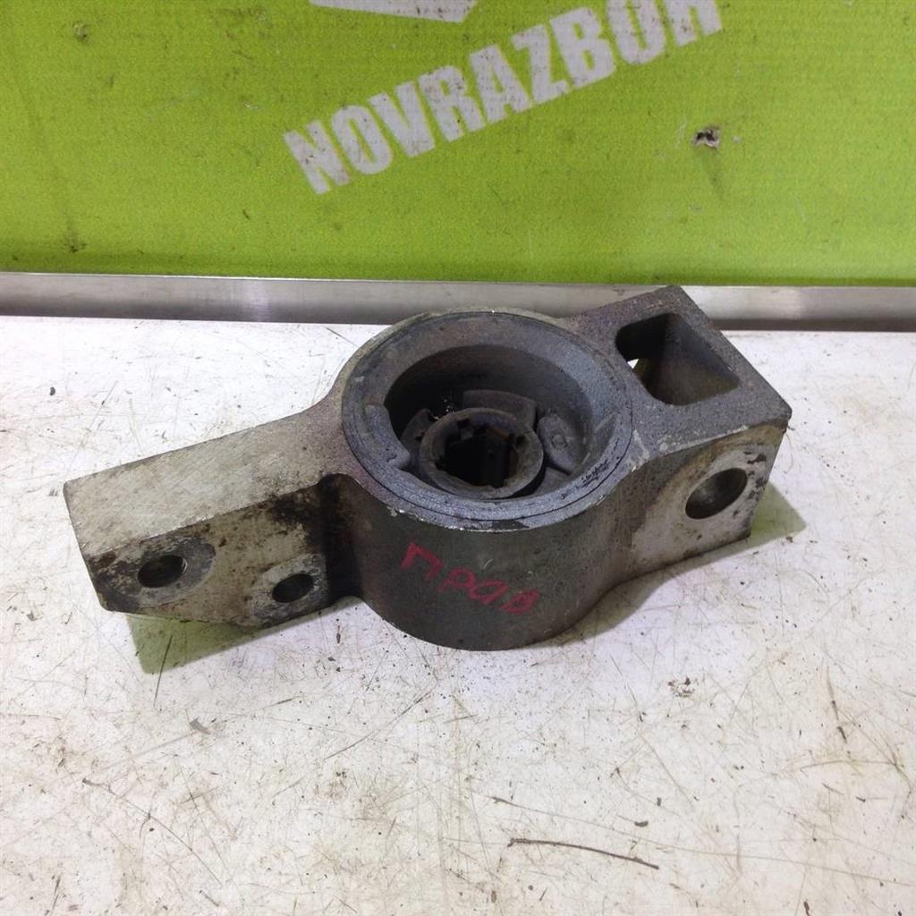 VW Golf 6 09-12 для Сайлентблок переднего рычага передний