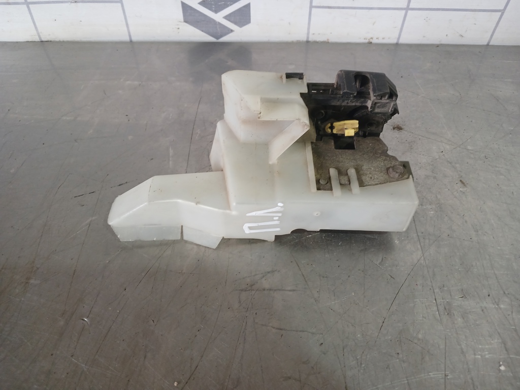 Renault Clio 2 Symbol 1998-2008 для Замок двери передней левой