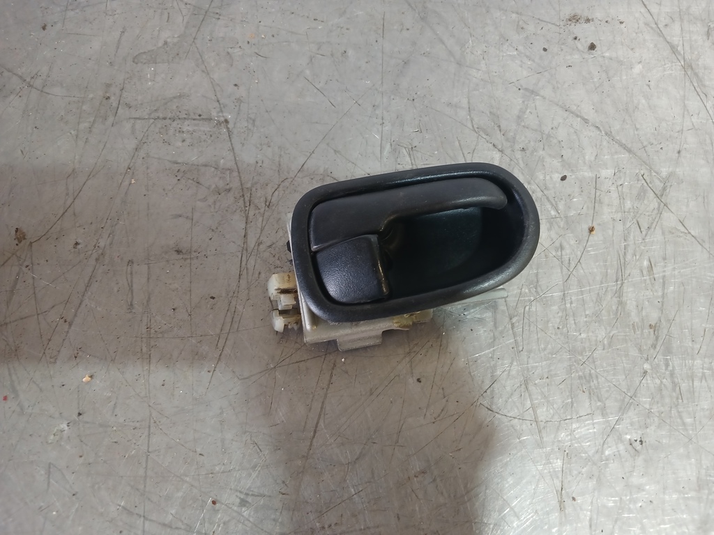 Mazda 323 BA 94-98 для Ручка двери внутренняя правая