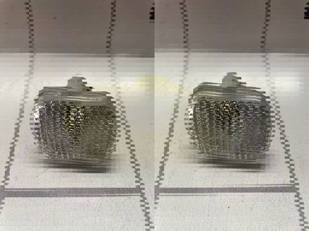 Renault Logan 2005-2014 для Повторитель на крыло белый