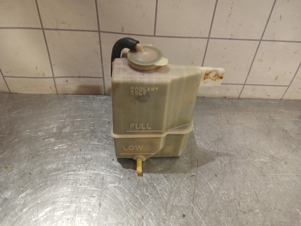 Mazda 323 BA 94-98 для Бачок расширительный