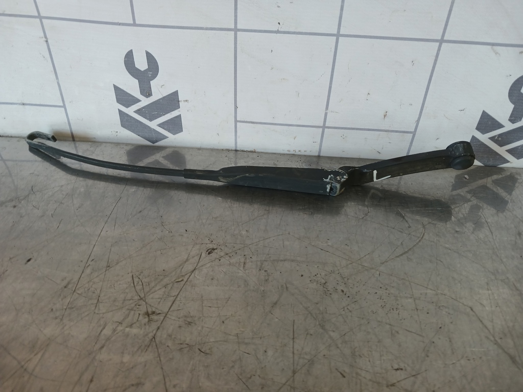 Audi A6 (C4) 1994-1997 для Поводок стеклоочистителя передний левый