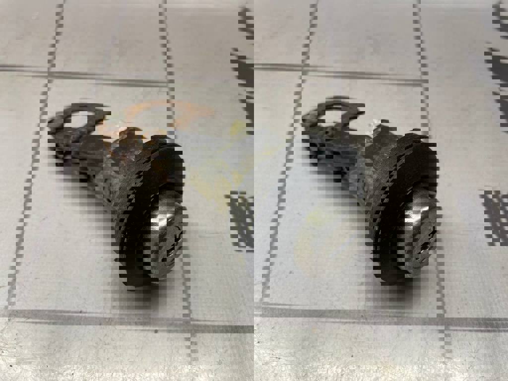 Renault Logan 2 14-18 для Вставка замка багажника