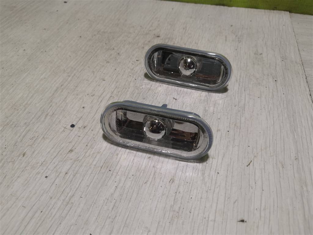 VW Golf 4 Bora 97-05 для Повторитель на крыло белый