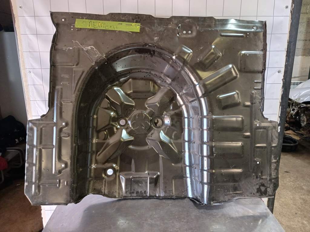 Kia Spectra 2001-2011 для Ниша запасного колеса