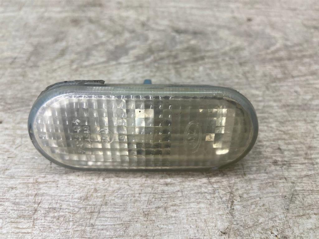 VW Golf 4 Bora 97-05 для Повторитель на крыло белый