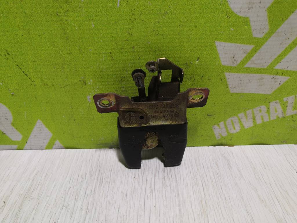 VW Passat  B3  1988-1993 для Замок багажника