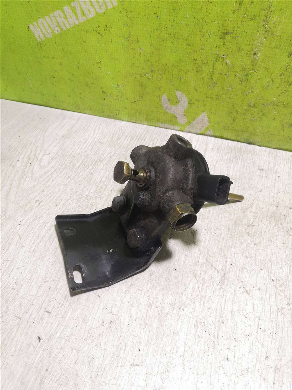 Opel Omega B 1994-2003 для Кронштейн топливного фильтра