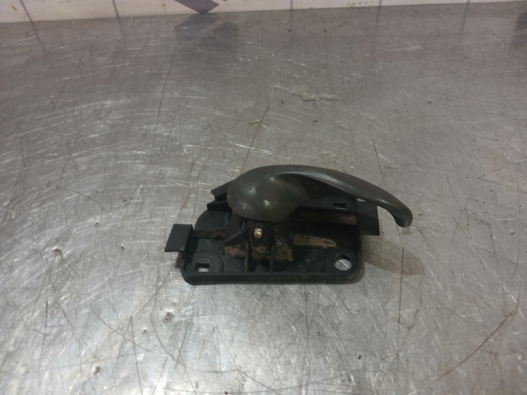 Fiat Punto 2 (188) 99-10 для Ручка двери внутренняя правая