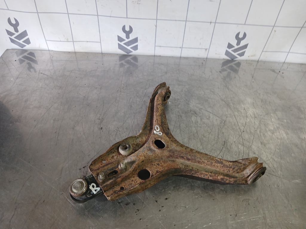 Audi 80  90  B3  86-91 для Рычаг передний правый