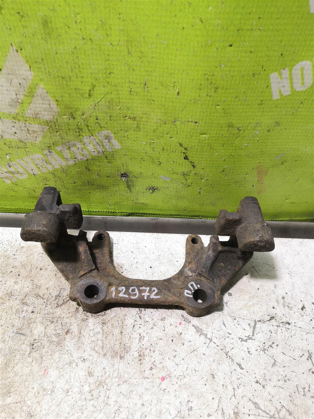 Audi 100 C4 91-94 для Скоба суппорта переднего