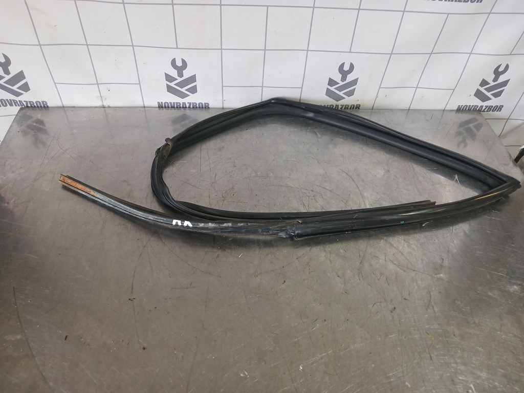 Suzuki SX4 2006-2013 для Уплотнитель стекла двери